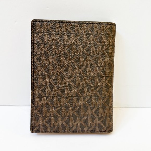 Michael Kors Jet Set Travel Passport Case Wallet MK Signature Brown - Picture 2 of 10